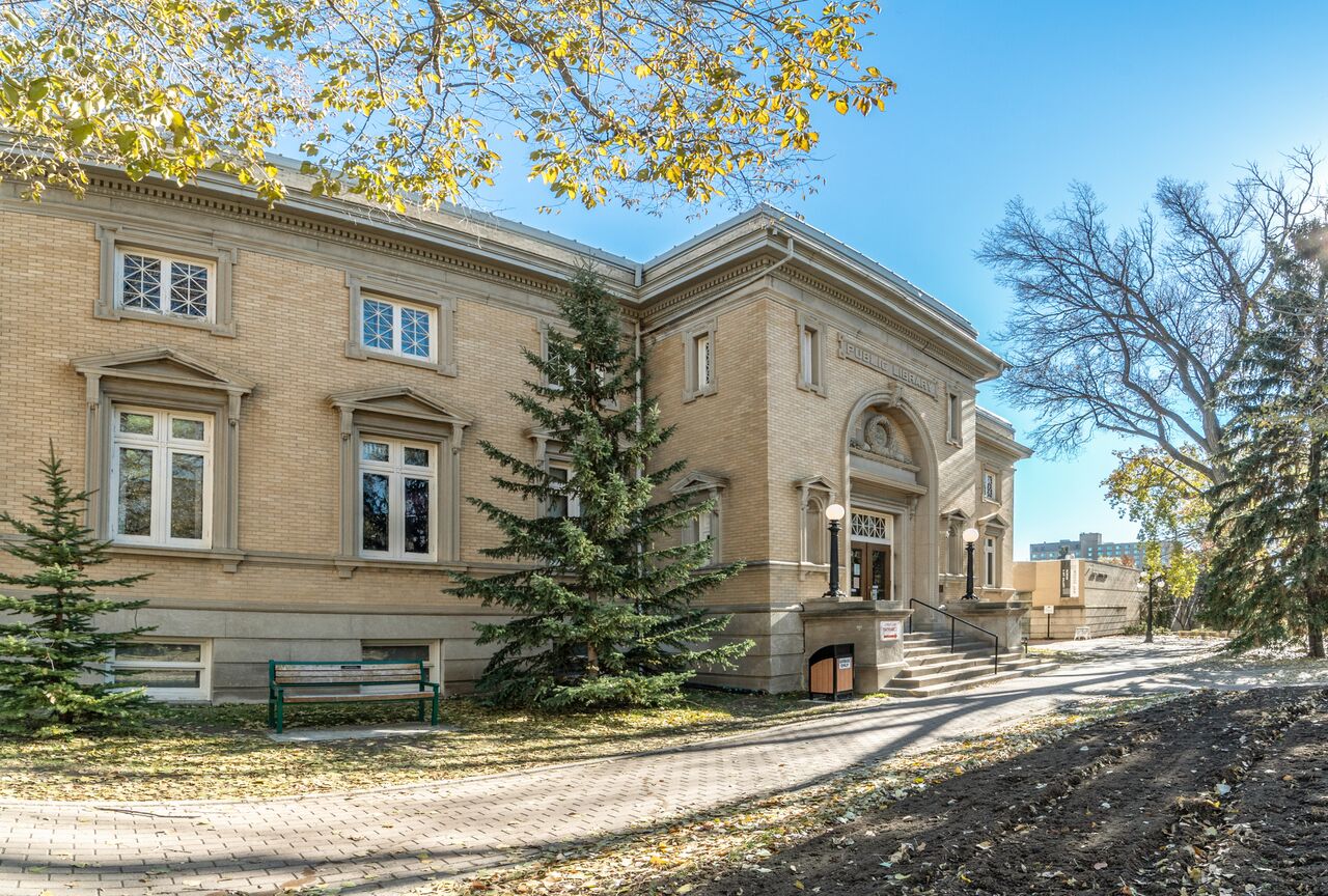 Moose Jaw Public Library - Photo By Roxanne Ashe - Virtual Interiors Photography