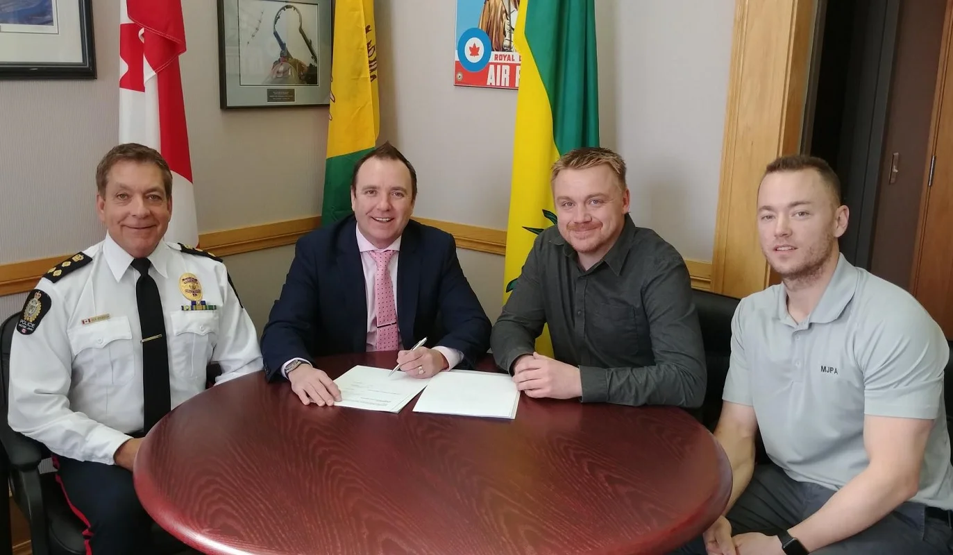 Police Reach Contract Deal