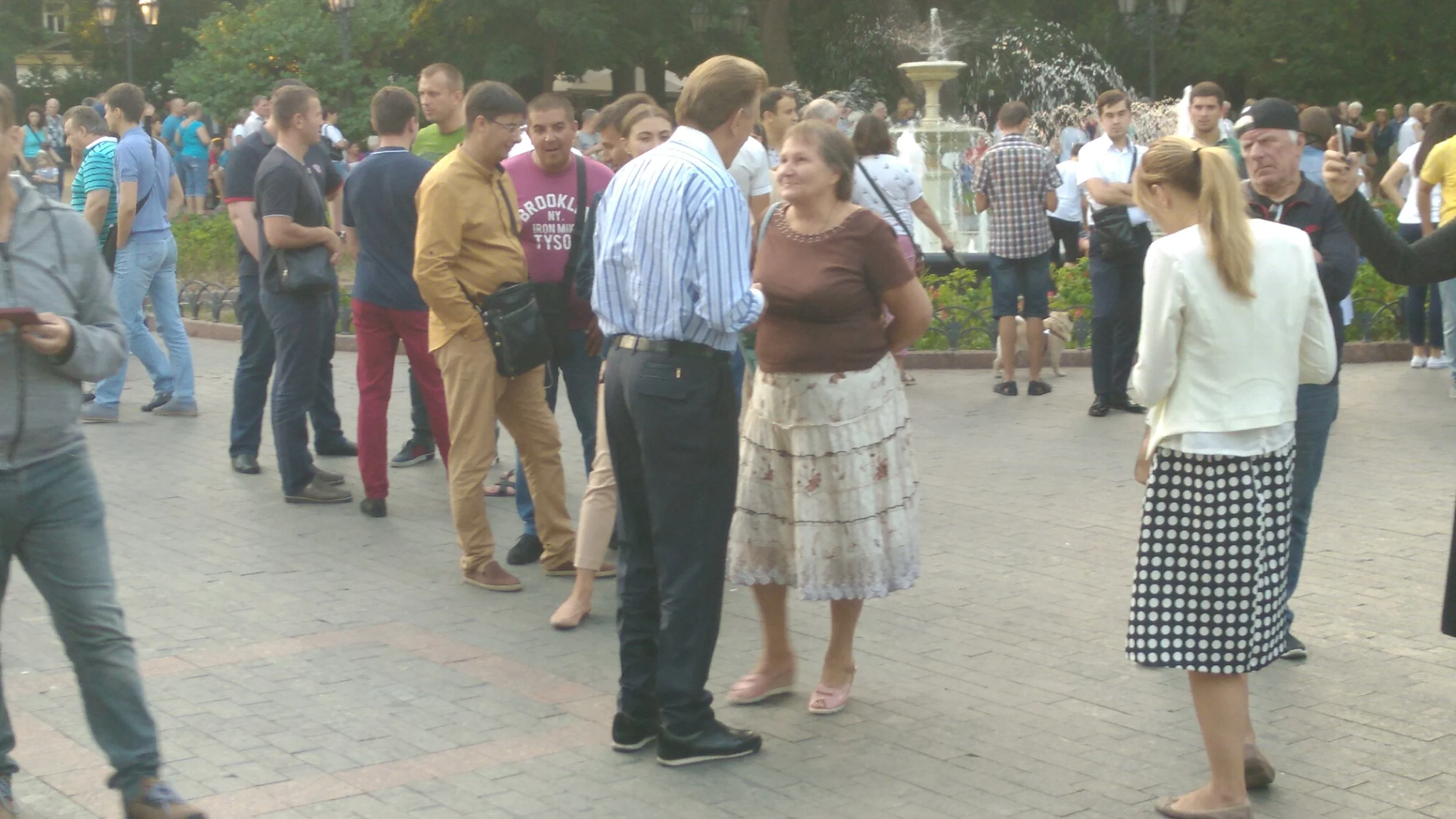 Kivalov speaks to a constituent