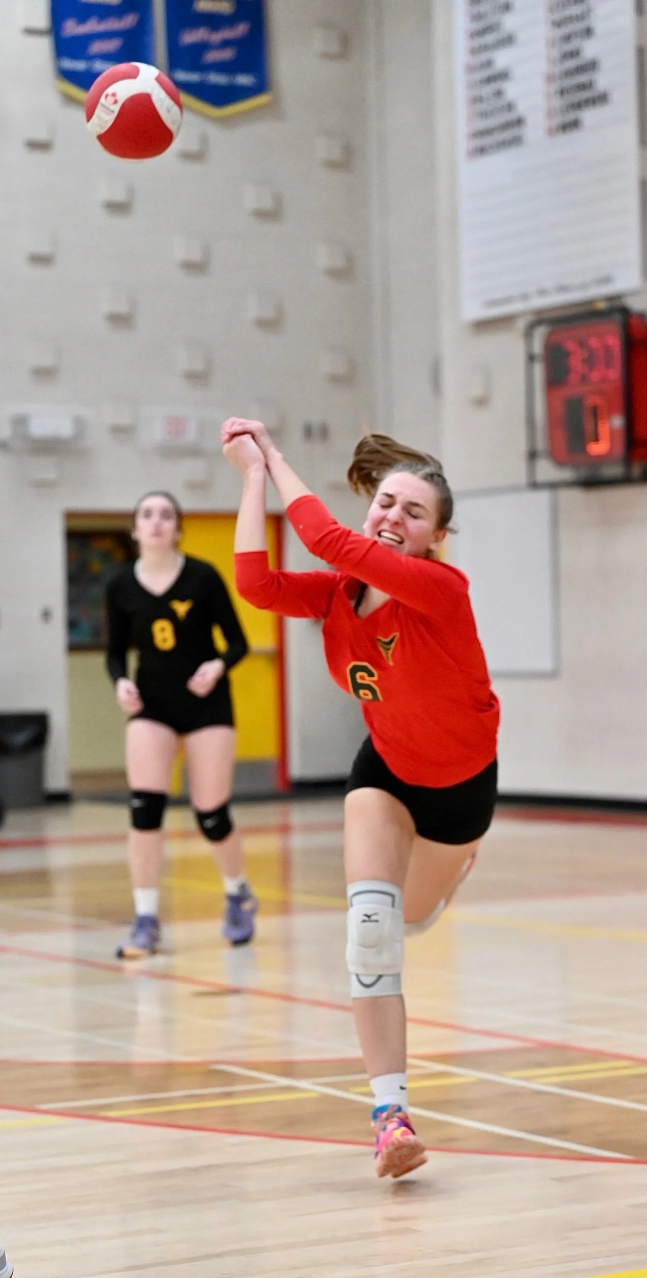 Cyclones Defeat Cougars In Glass Slipper Match