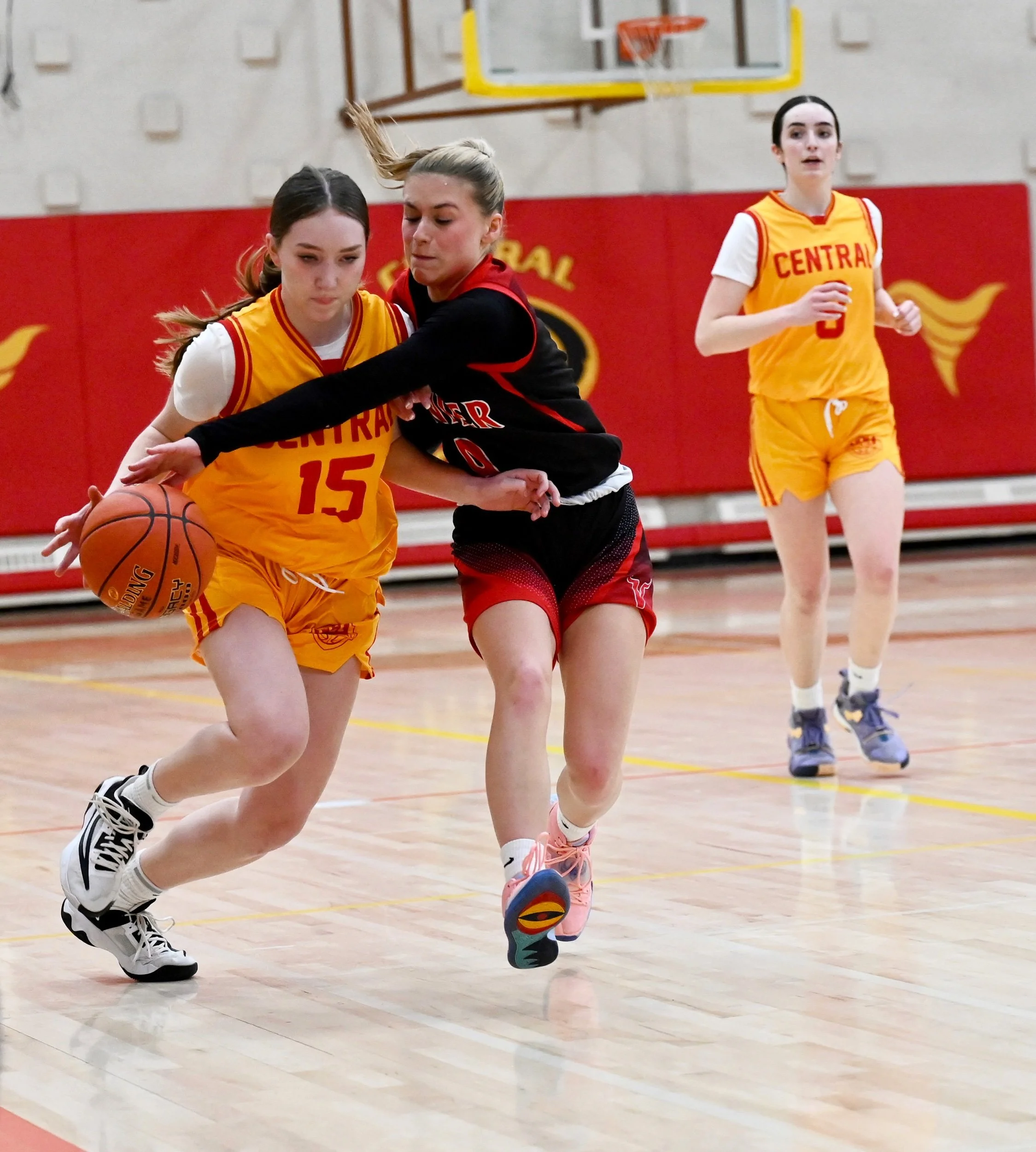 Spirits Close Center Lane To Hem In Cyclones