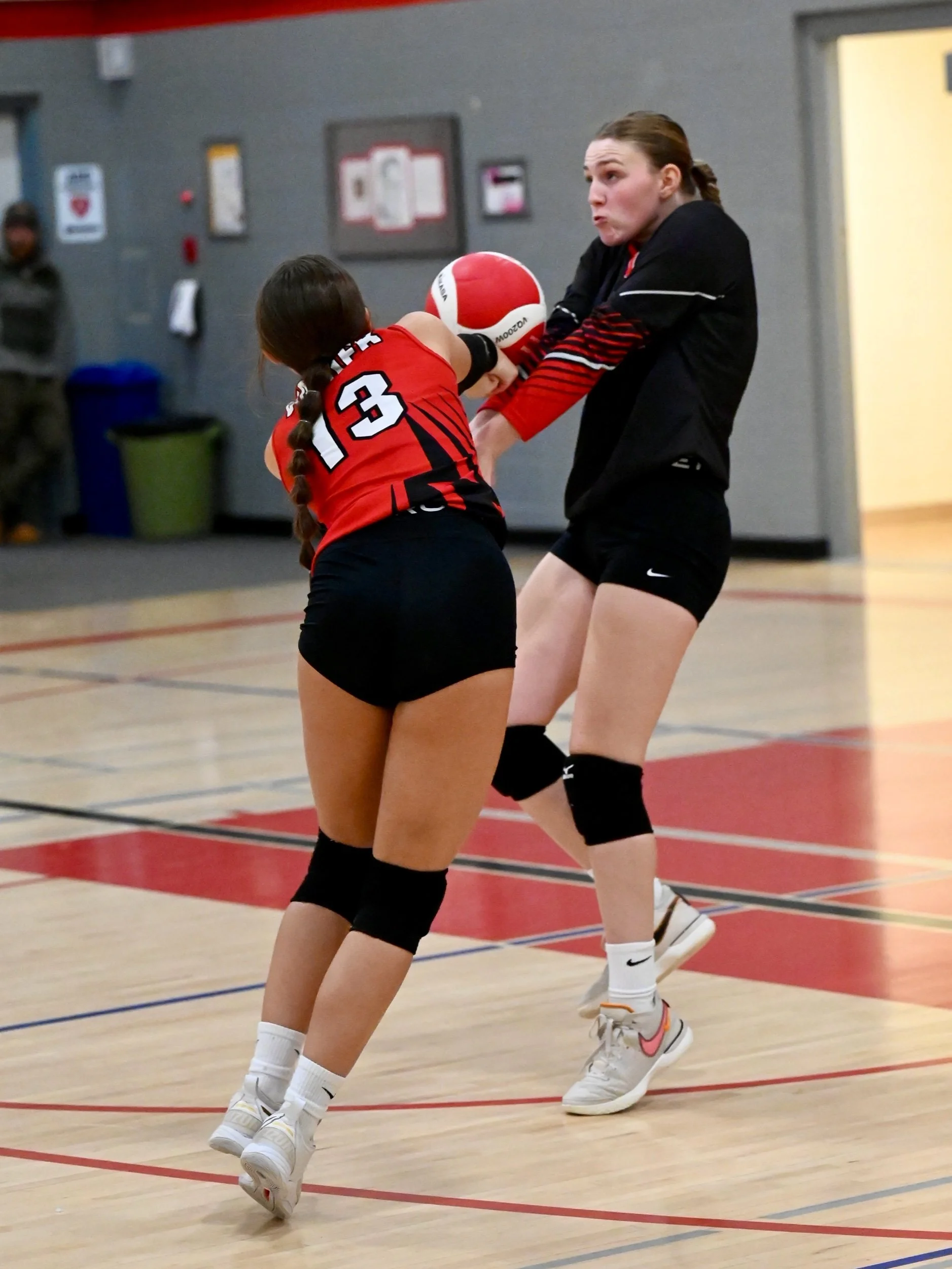 Vanier Sweeps Notre Dame 3 - 0 - Photo Feature Game