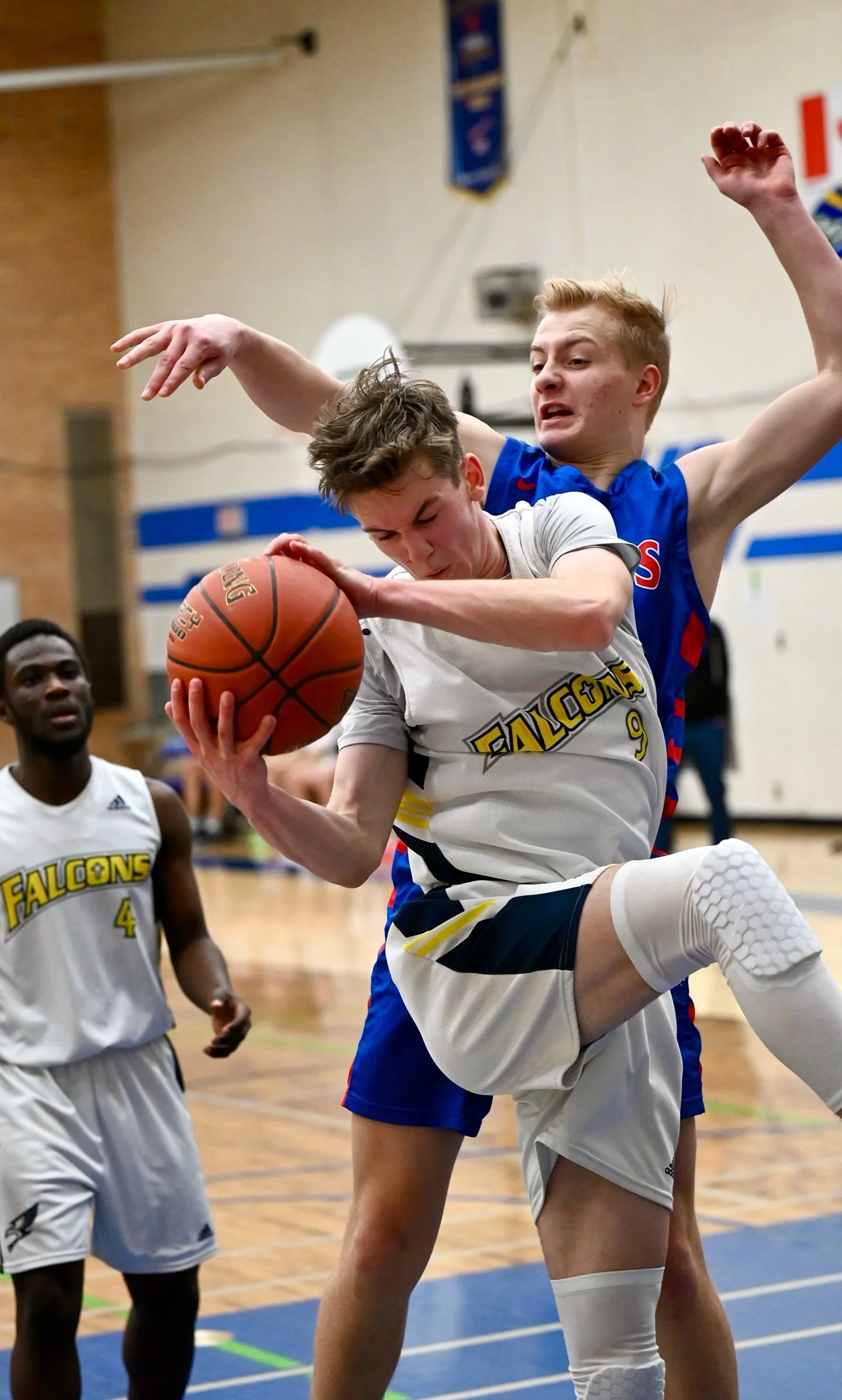 Swift Current Outlasts South Hill Comeback Bid