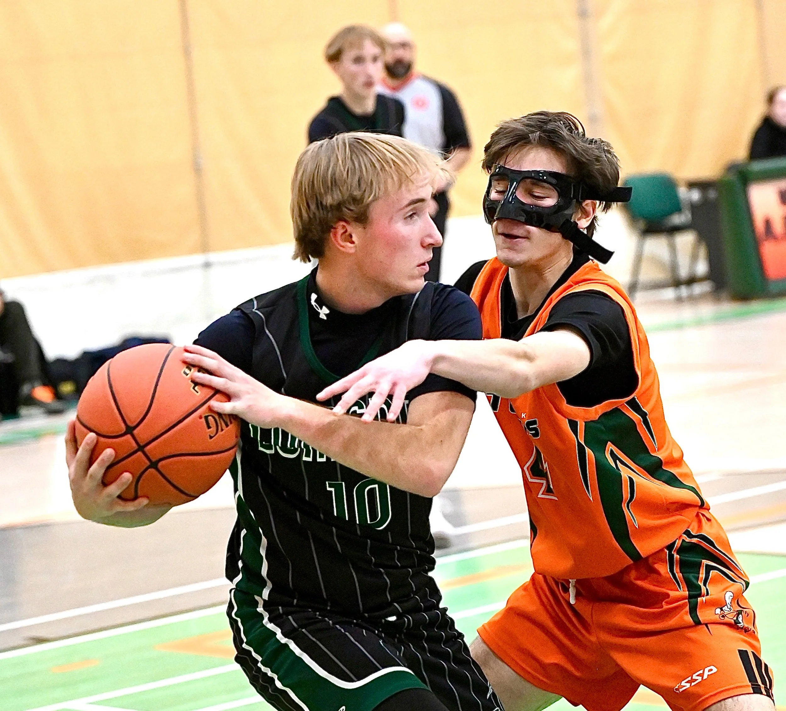 Lumsden Picks Up Christmas Present Early