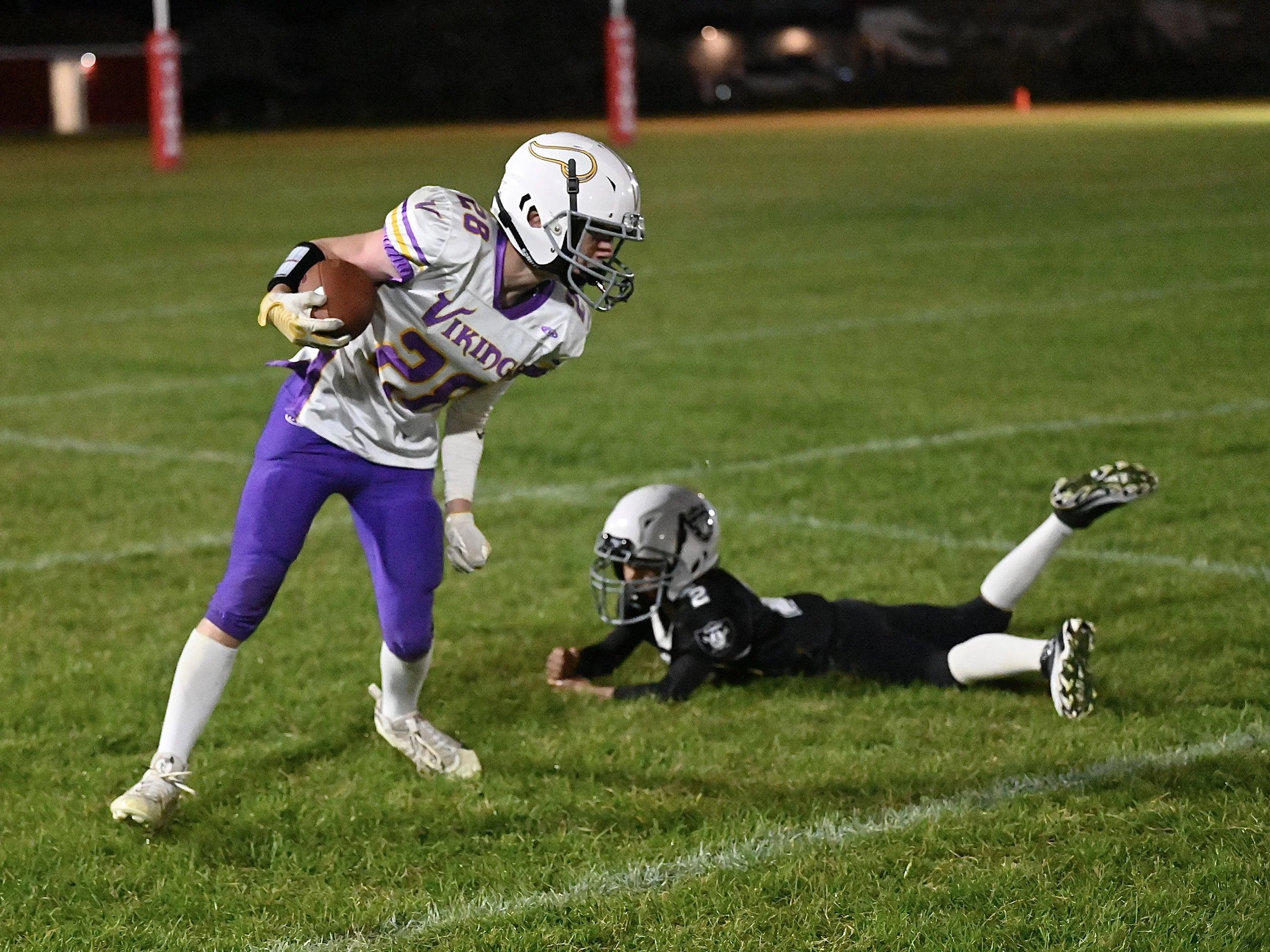 Vikings And Raiders Stage Defensive Battle 