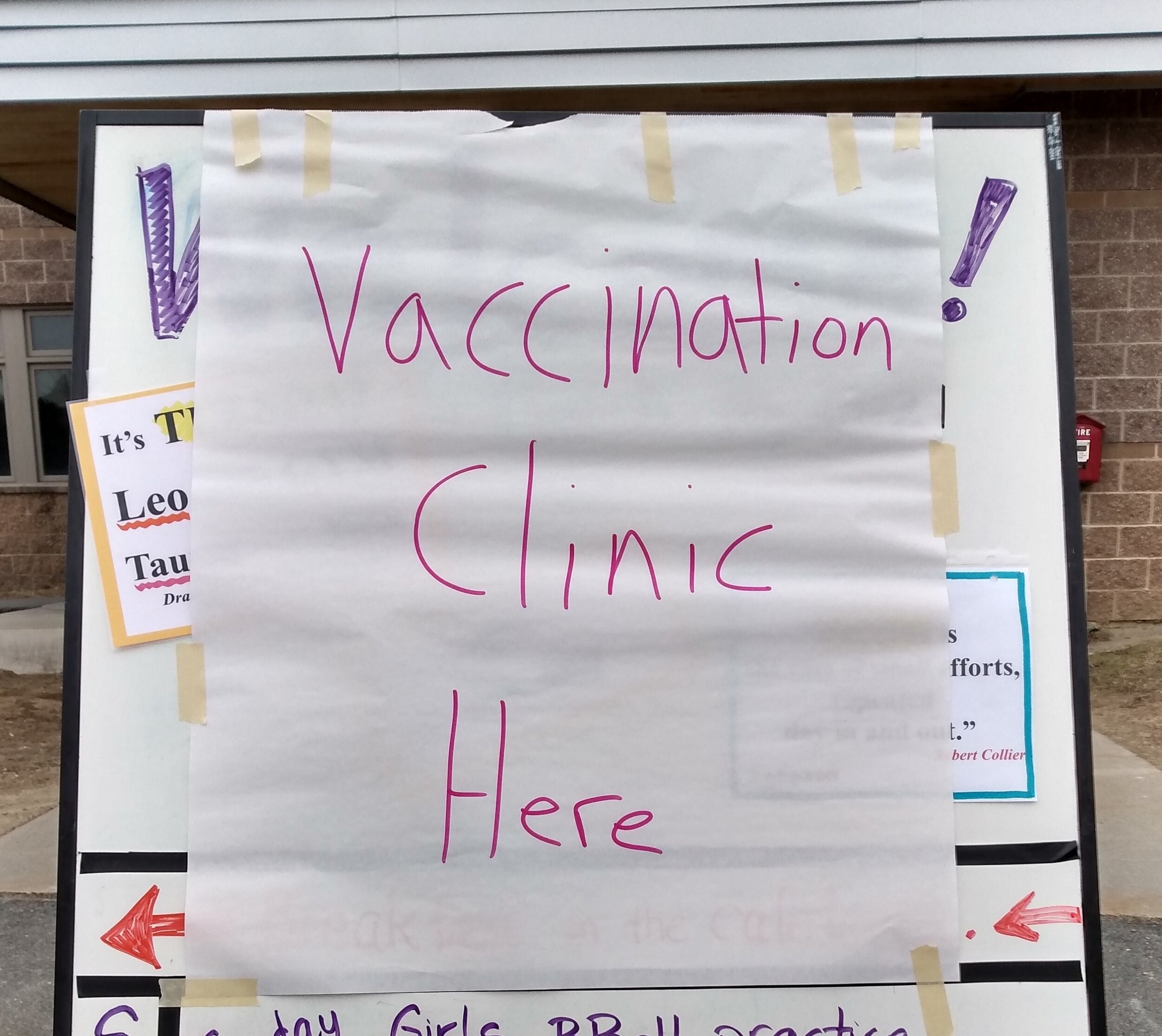 Image of a sign that states “Vaccination Clinic Here.”