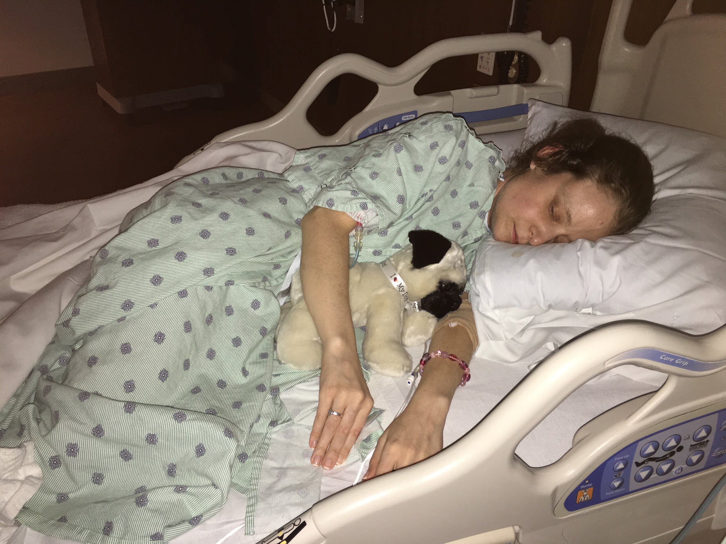 The blogger rests in a hospital bed during a flare.