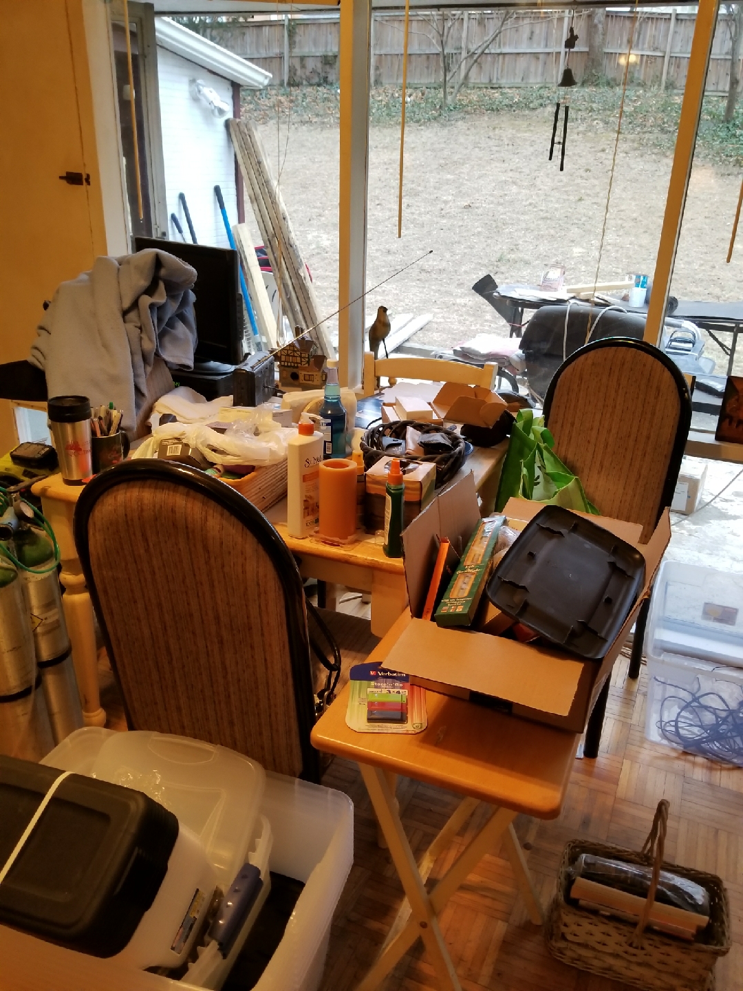 Dining table unorganized