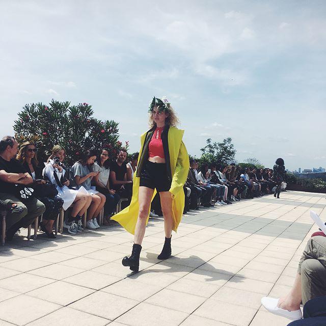 Wonderful show of @rynshu at the penthouse of @lemeuriceparis #pfw #penthouse #hotelmeurice #fashionshow #parisfashionweek #rynshu #skyisthelimit #paris #doppelgraphy 👌🏾👌🏾