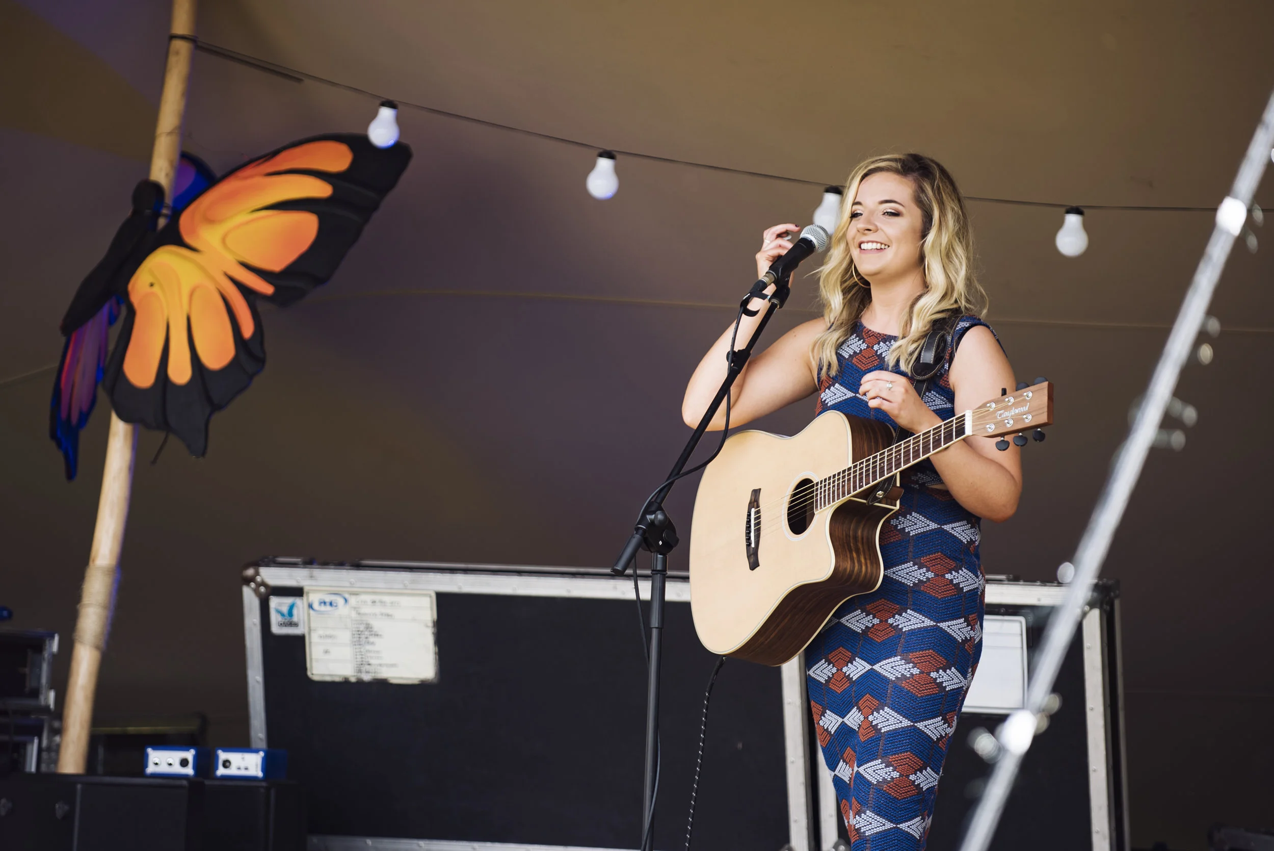 ROSIE CONNOLLY acoustic.jpg