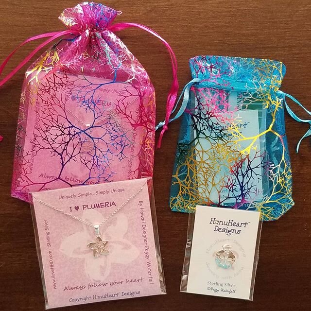 We send all our jewelry orders out in sparkly organza bags with beautiful ocean coral designs, at no extra charge. Brighten someone's day with a surprise gift of sterling silver aloha! #honuheart #naluislandjewelry #mothersdaygift #sterlingsilveraloh