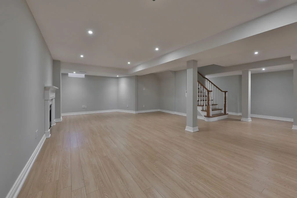 2041McKerlieCrescent-38.jpg