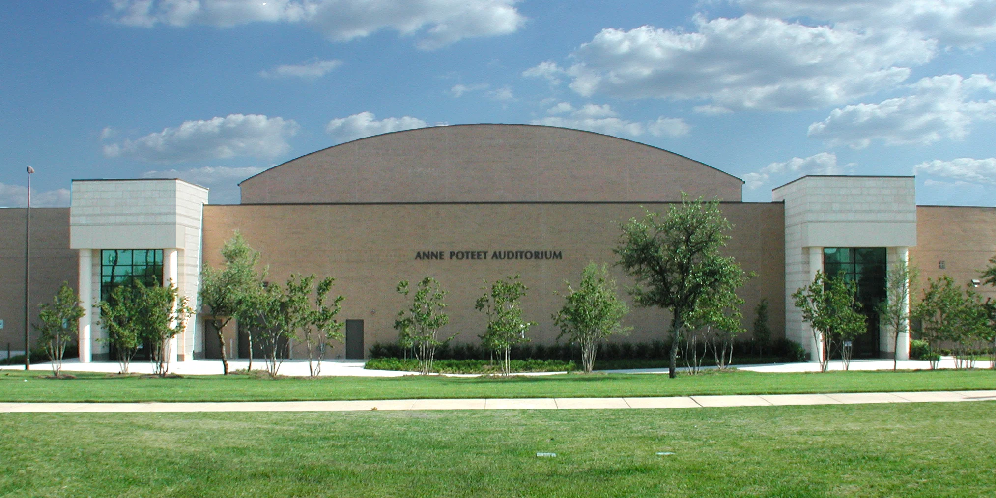 Poteet 06ext.jpg