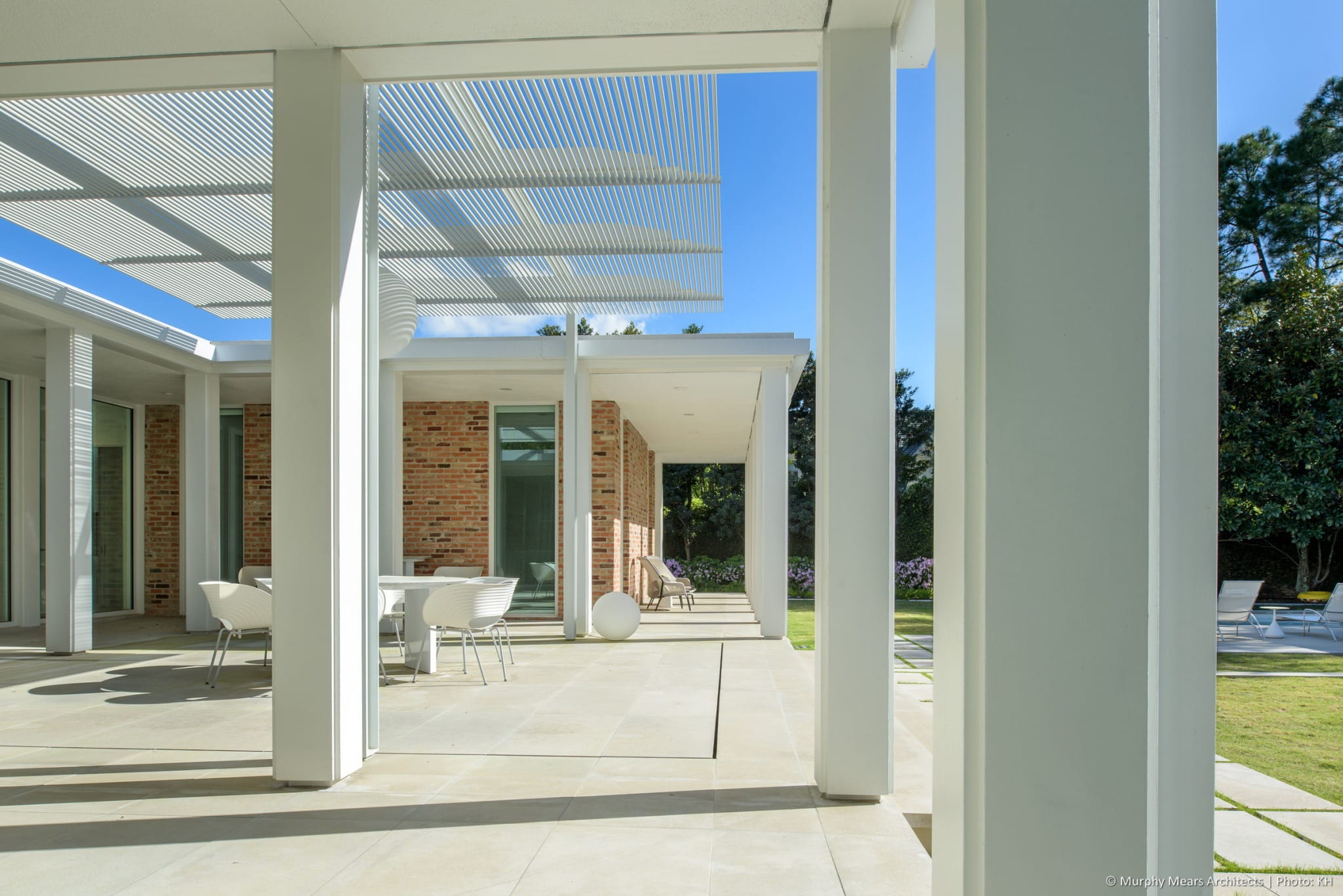 w-mid-century-modern-home-neuhaus-harwood-taylor-renovation-columns-limestone-trellis.jpg