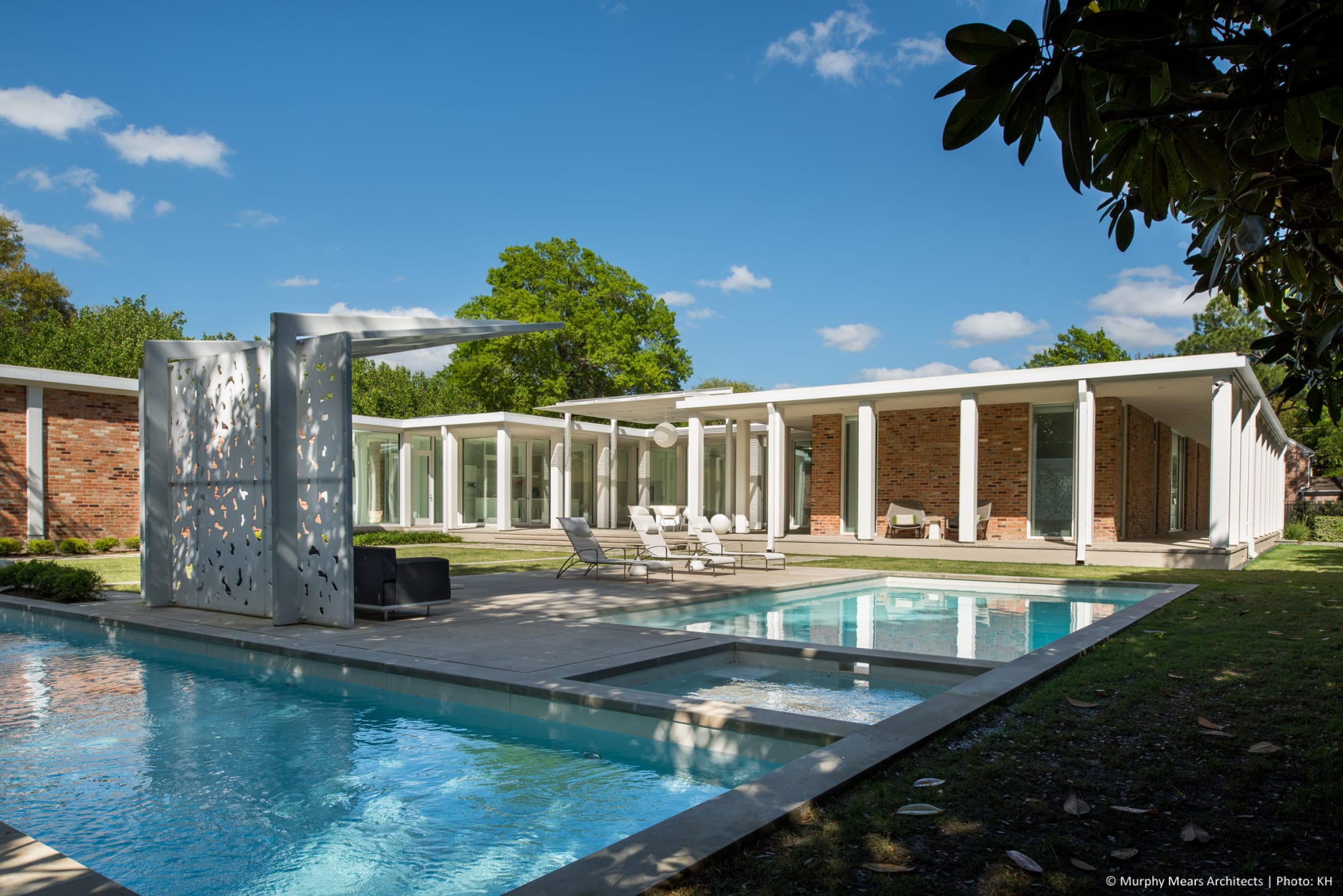 w-mid-century-modern-home-neuhaus-harwood-taylor-renovation-pool-porch-afternoon.jpg