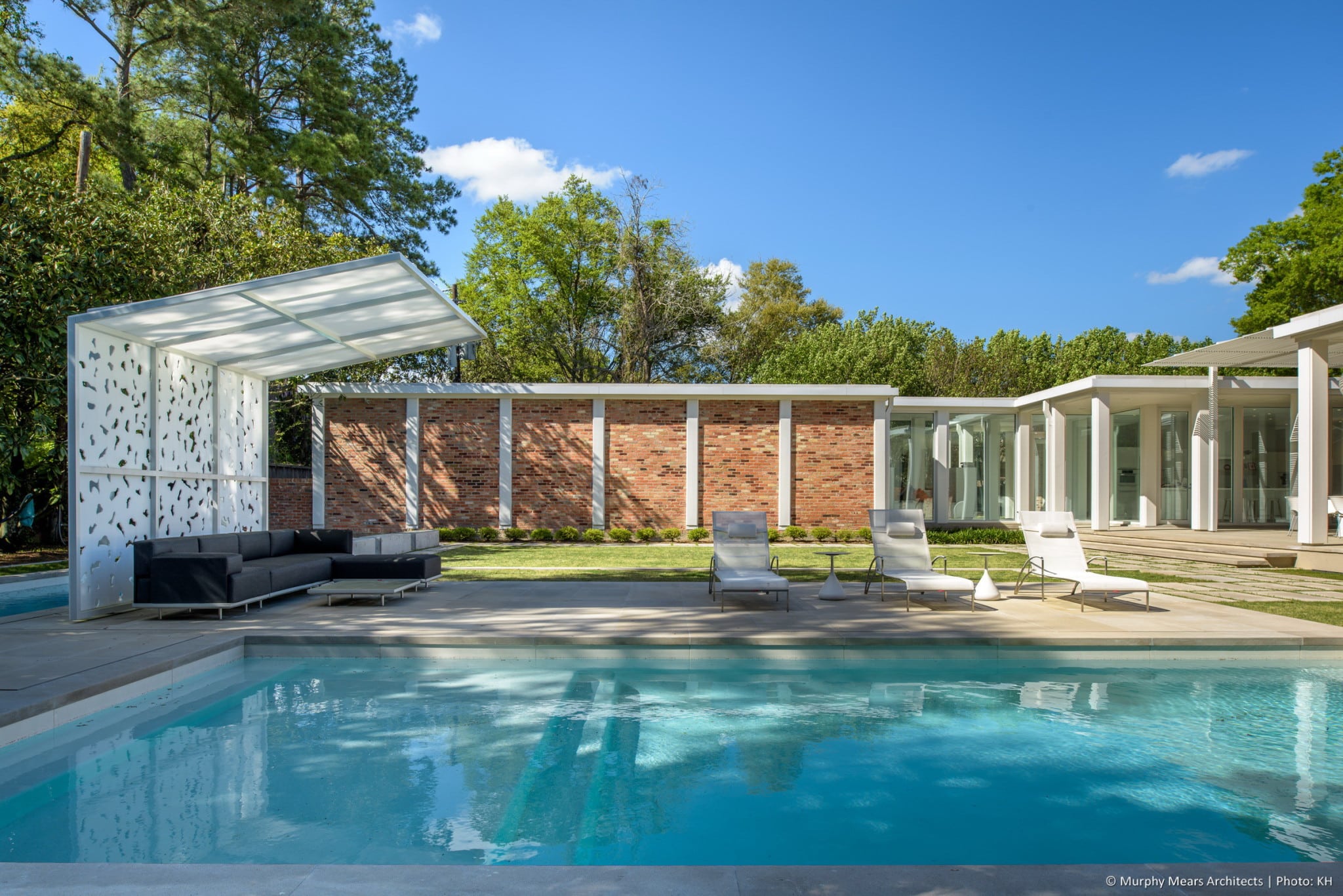 w-mid-century-modern-home-neuhaus-harwood-taylor-renovation-pool-porch-lawn.jpg