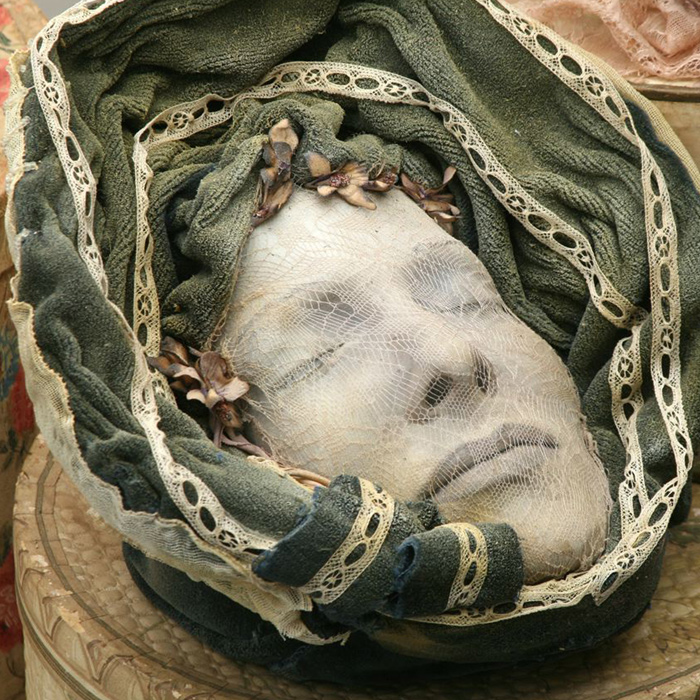 Bonnet #5, 1972, mixed media sculpture, life-cast, life size