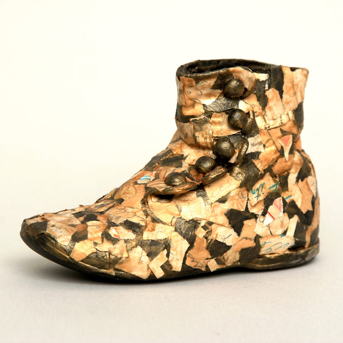 Tiny Bits, 2006, mixed media sculpture, 3.5 x 5.5 x 2.25 inches