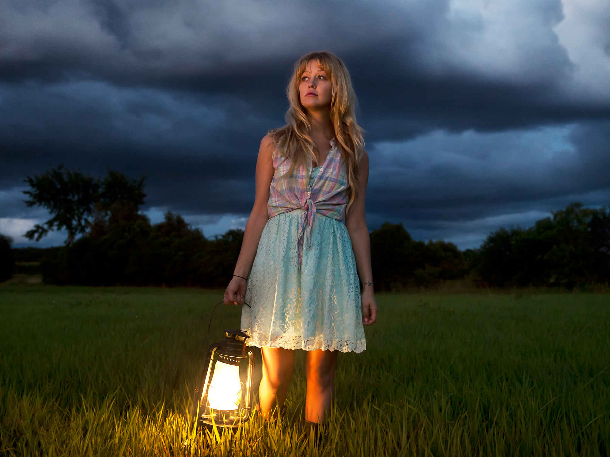 Kate Lantern WEB PRODUCTION.jpg