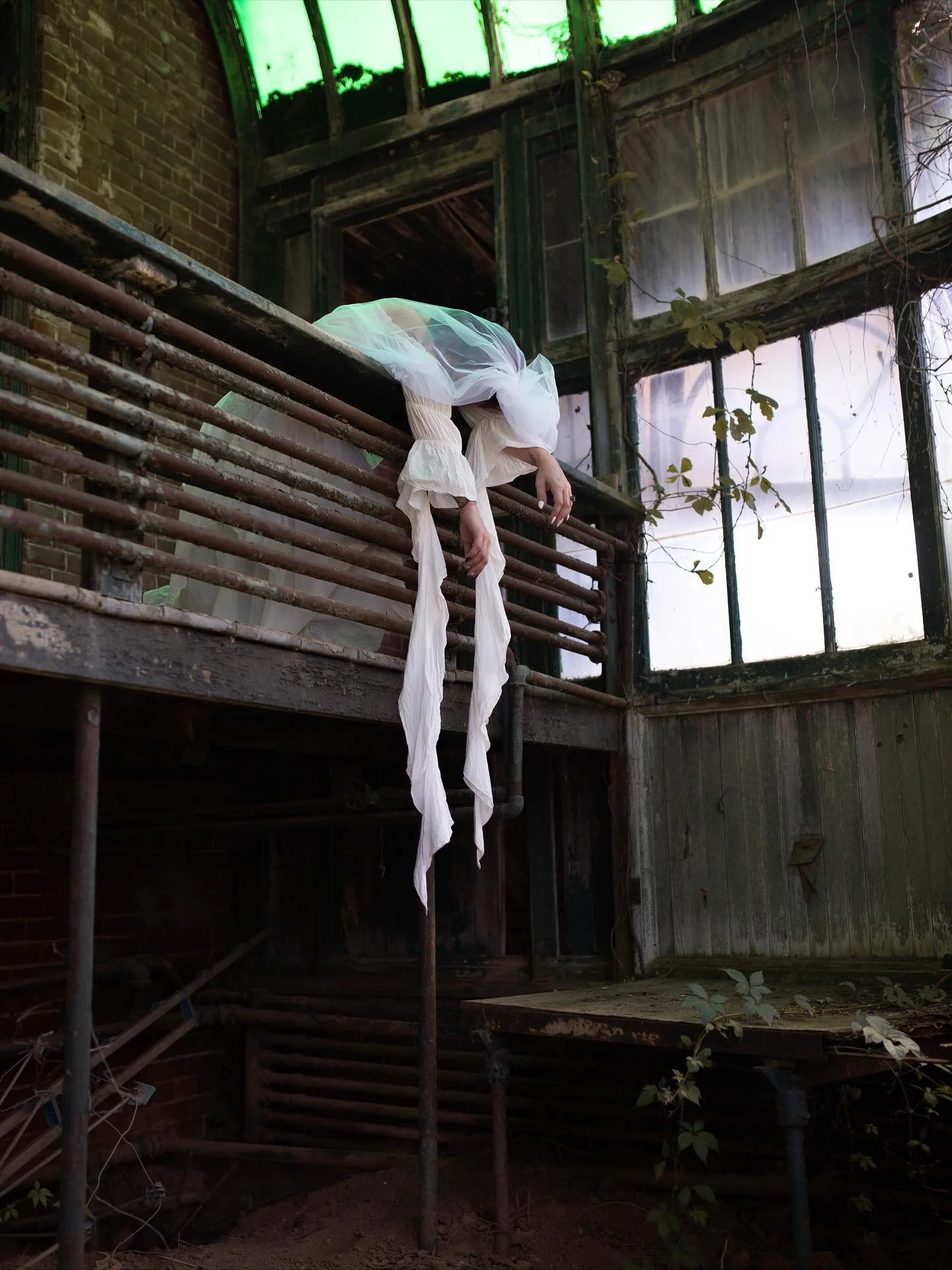 The place you called home no longer exists. 

@xpainlesspoisonx @modelivyjo haunted @dunningtonmansion for this photoshoot. 

#lynchburgva&nbsp;#downtownlynchburgva&nbsp;#downtownlynchburg&nbsp;#professionalphotographer&nbsp;#portraitphotography&nbsp