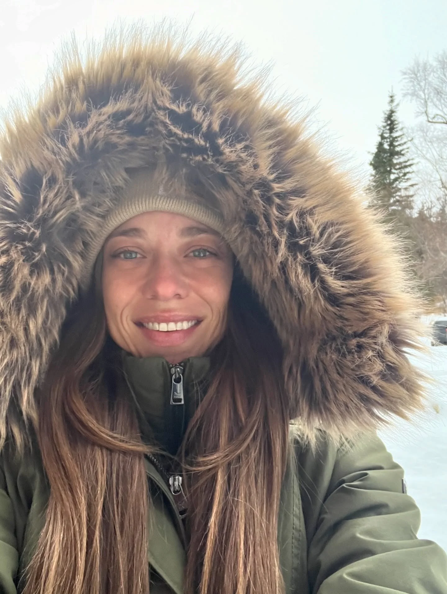 Swipe left for next shows and a couple AK pics! ❄️🥰
.
FRIDAY 12/5 @primaltones with @easy.feels 
SATURDAY 12/6 @thecolumbia with @free.creatures 
.
Hope yall had a wonderful holiday full of love and stuffin&rsquo; 
.
🏔️❄️🫧❤️