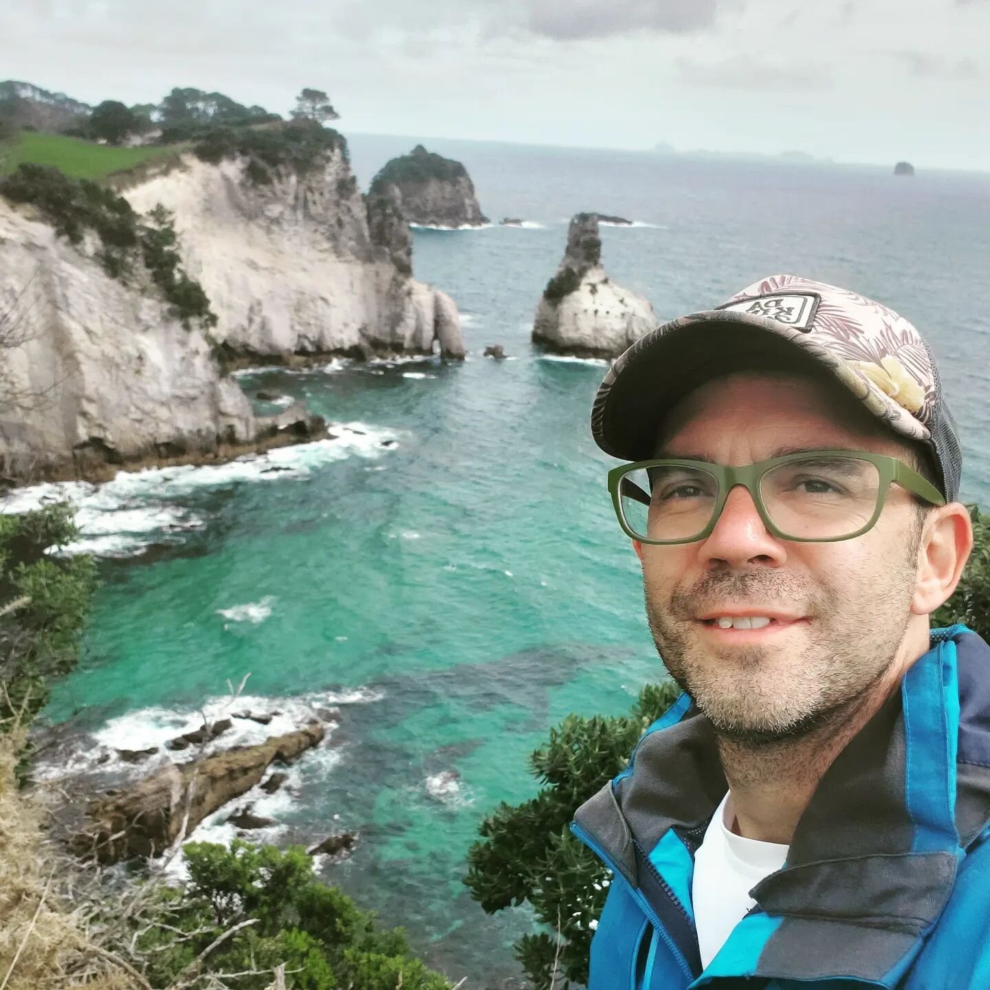 With Cyclone Fili approaching, decided to get out for an adventure this morning. Found a sneaky path to Hahei's elusive Blow Hole (Te Pupuha). No pictures could do it justice from above,  so I've attached a tourist pic for scale...(that's not @clau_d