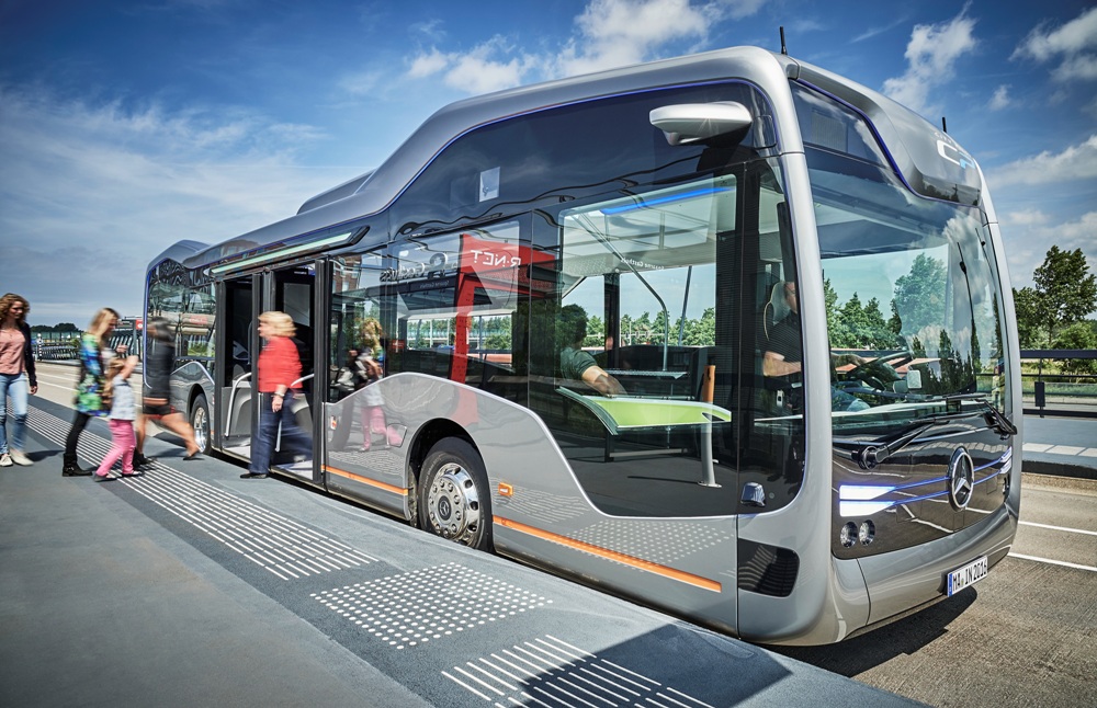 Daimler_Autonomous_bus_Netherlands.jpg