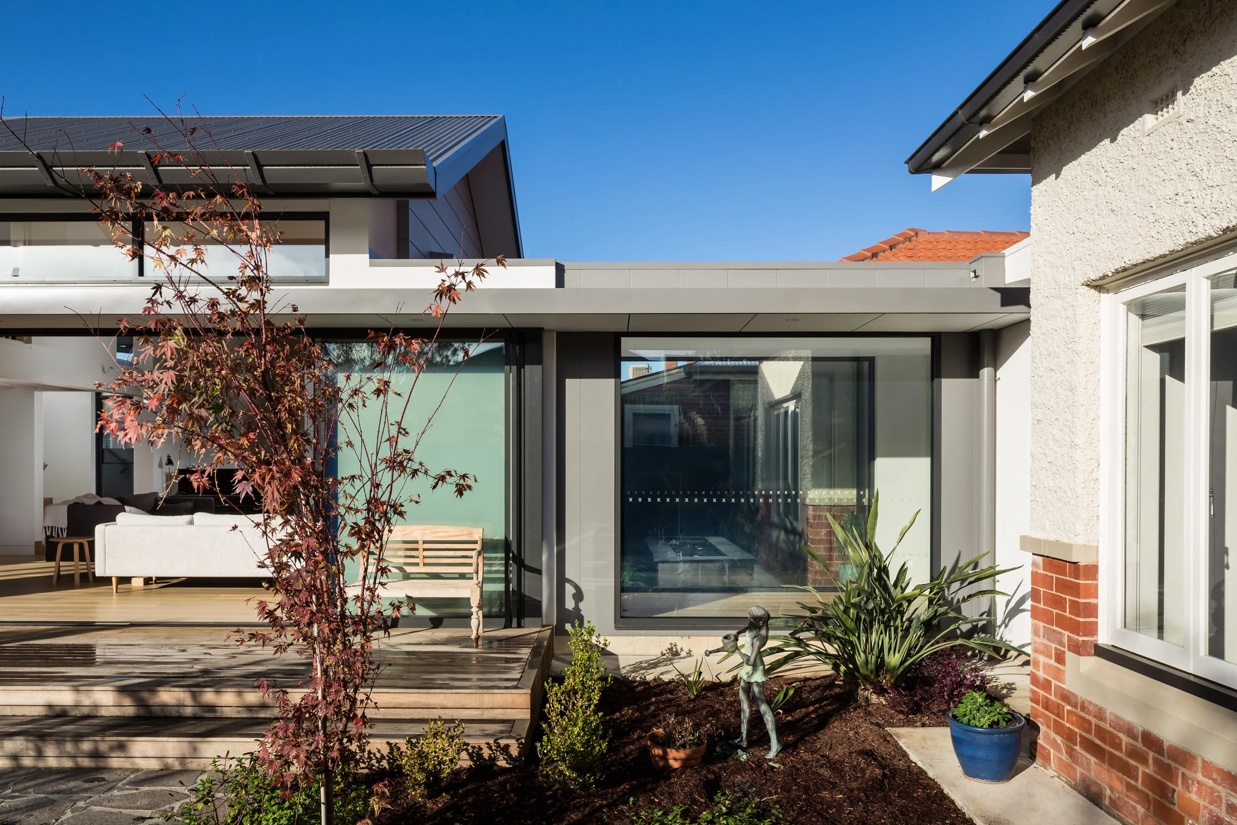 Laneway Residence_Glazed Circulation Link