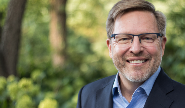 Episode 166 - The Decisions That Define Successful Companies with Verne Harnish