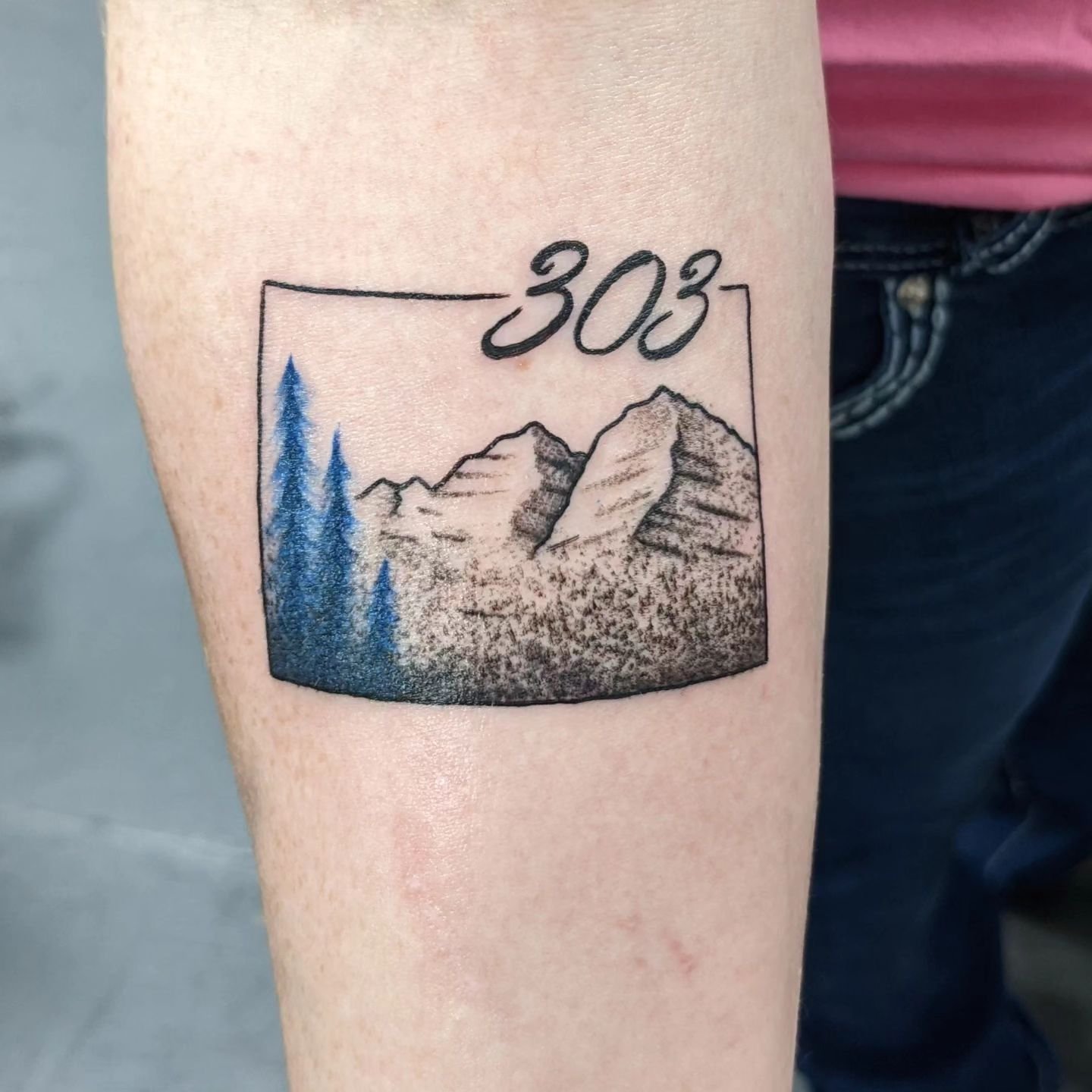 Mountains in the mountains! All of em from August '22! I'll catch up eventually right? 

.
.
.
.
.

#tattoos #tattoosoninstagram #lineworktattoo #blackworktattoo #colortattoo #mountaintattoo #coloradotattoo #coloradotattooartist  #glenwoodsprings #la