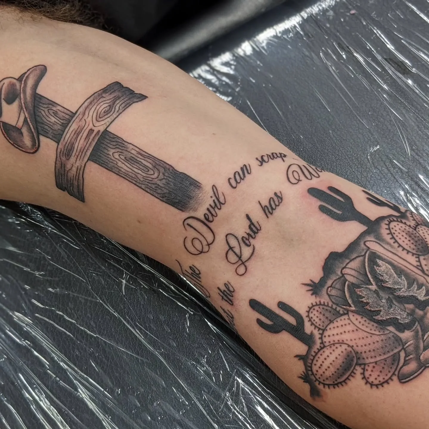 Cover-up from July '24. It needed its own post honestly. Can you guess which part is the cover? Swipe for the answer! Thanks everyone! 

.
.
.
.
.

#tattoos #coveruptattoo #countrymusic #zachbryan #faithtattoo #blackandgreytattoo #glenwoodsprings