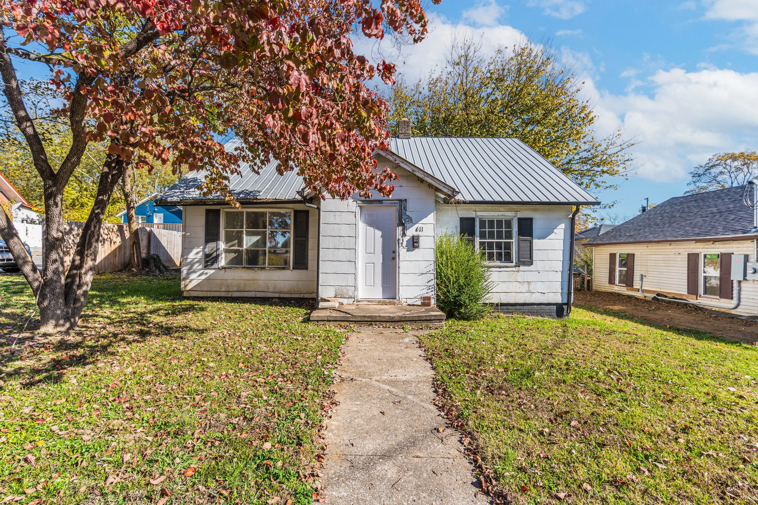 611 E Main St
