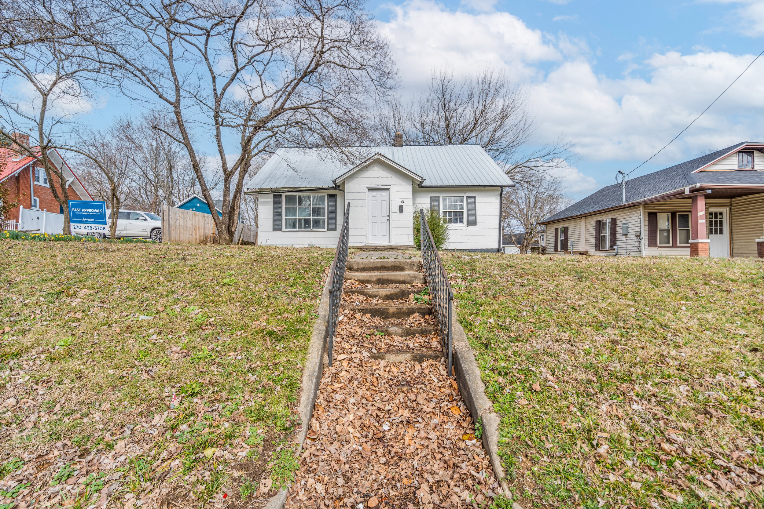 611 E Main St