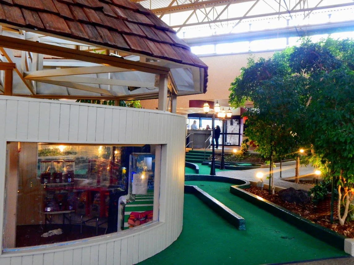 townhouse lobby view.JPG