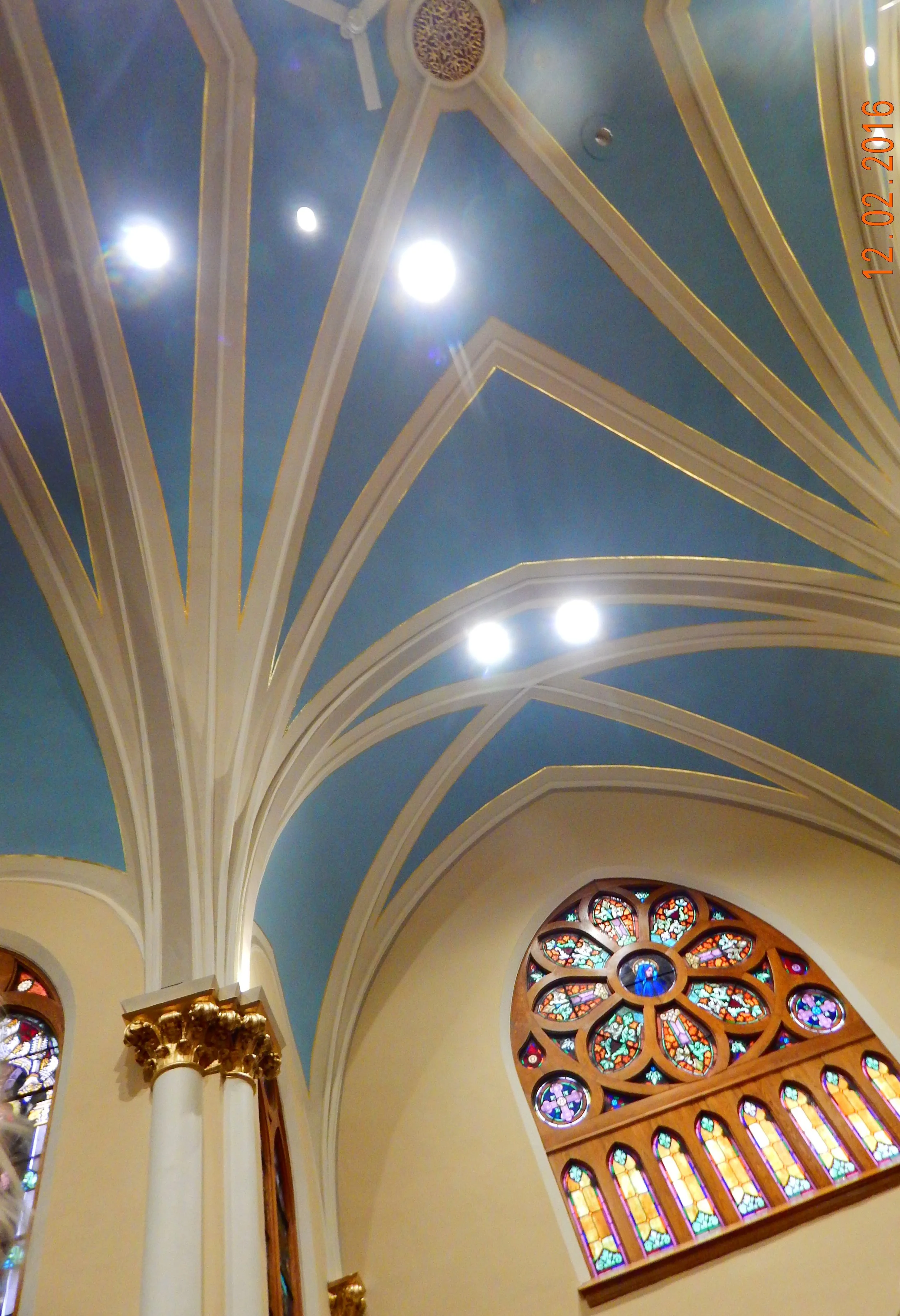 st.maryinside.jpg