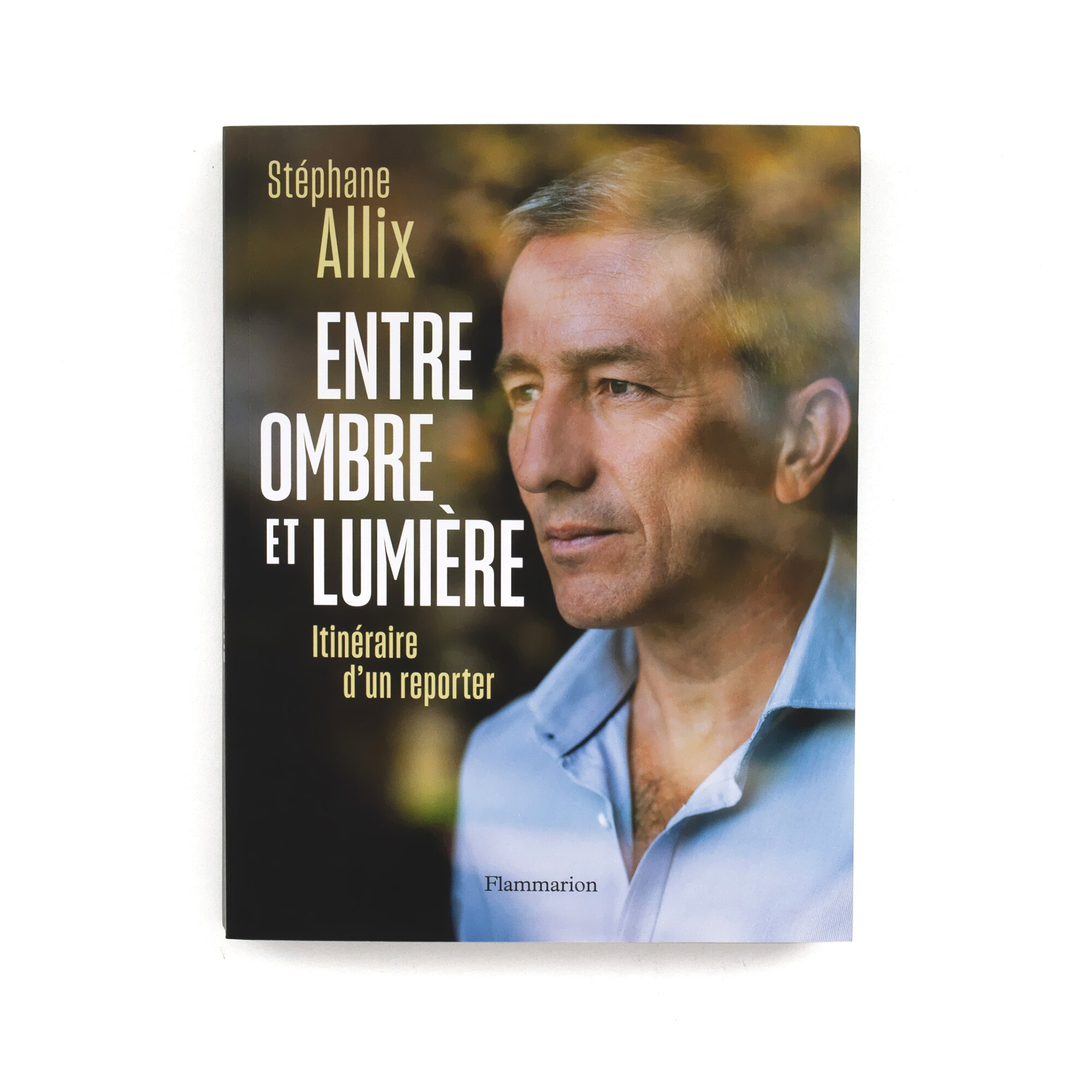   Entre ombre et lumière   Stéphane Allix   Itinéraire d’un reporter  Flammarion 320 pages 