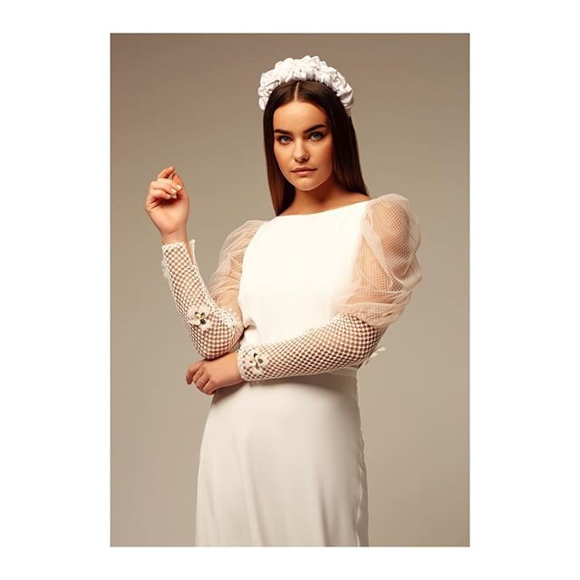 | Love, love, love! | Dress on Sale at Hera Z&uuml;rich |
Hairpiece by @aura_bridalwear &amp; dress by @bebas.official_ |
Photo: @rafa_andhiscamera 
H&amp;M: @bbpro_micheleclausen 
Model: @lind.laura 
Styling by me .
.
.
#bridalshooting #bridaleditor