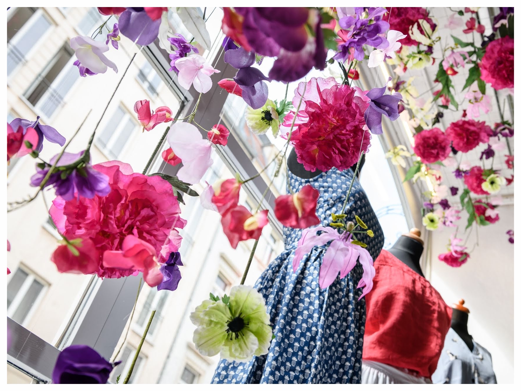 Schaufensterdekoration Dresden Lindegruen Blumen