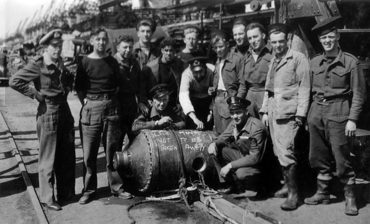 Lt George Gosse GC RANVR with 'P'Party 1571 after disarming GD 'Oyster' pressure mine at Bremen 7 May 1945