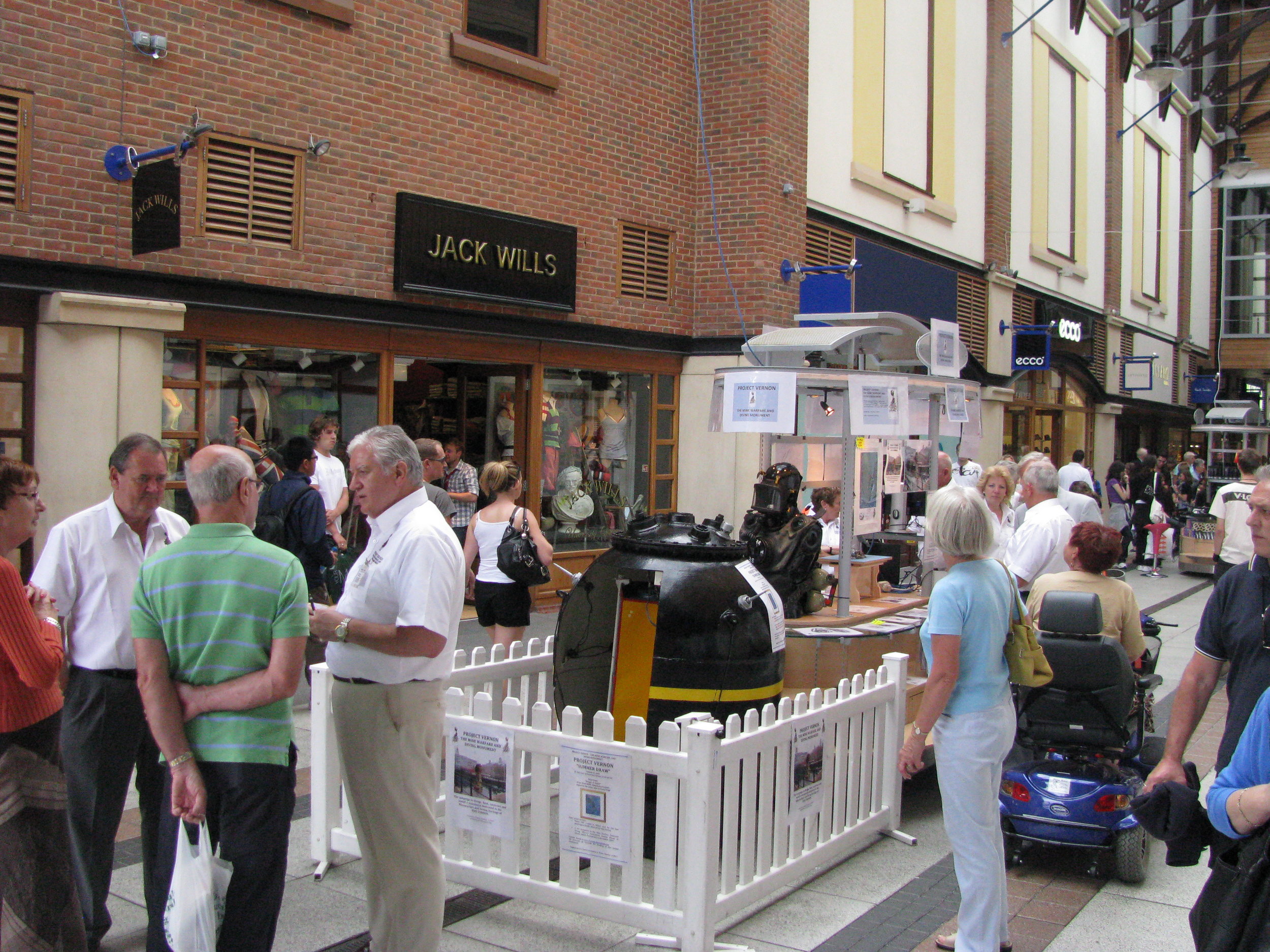 Project Vernon promo weekend Gunwharf Quays July 2009 002.jpg