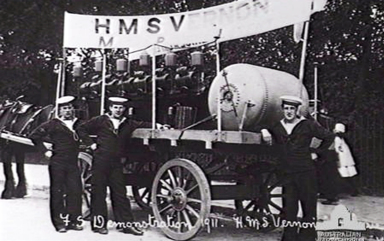 HMS Vernon mine demonstration 1911.jpg
