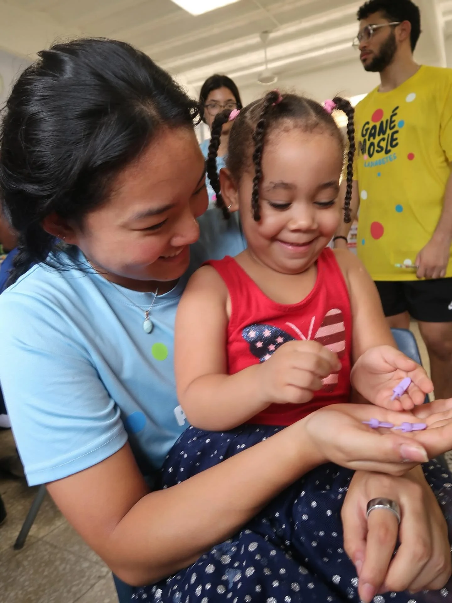 Practice makes perfect! Our volunteers work diligently and become experts at taking blood sugars, administering insulin, and supporting all the campers who live with diabetes. All of the AYUDA team participates in teaching, training, and becoming com