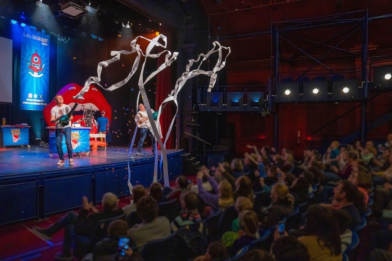 We had an absolute blast at Basingstoke last week. What amazing audiences! Thanks so much to everyone who came.

#rudescience #scienceshow #kidsshow #halftermfun #easterfun #scienceforkids #STEM #primaryscience #experiments #gastronaut #stefangates #