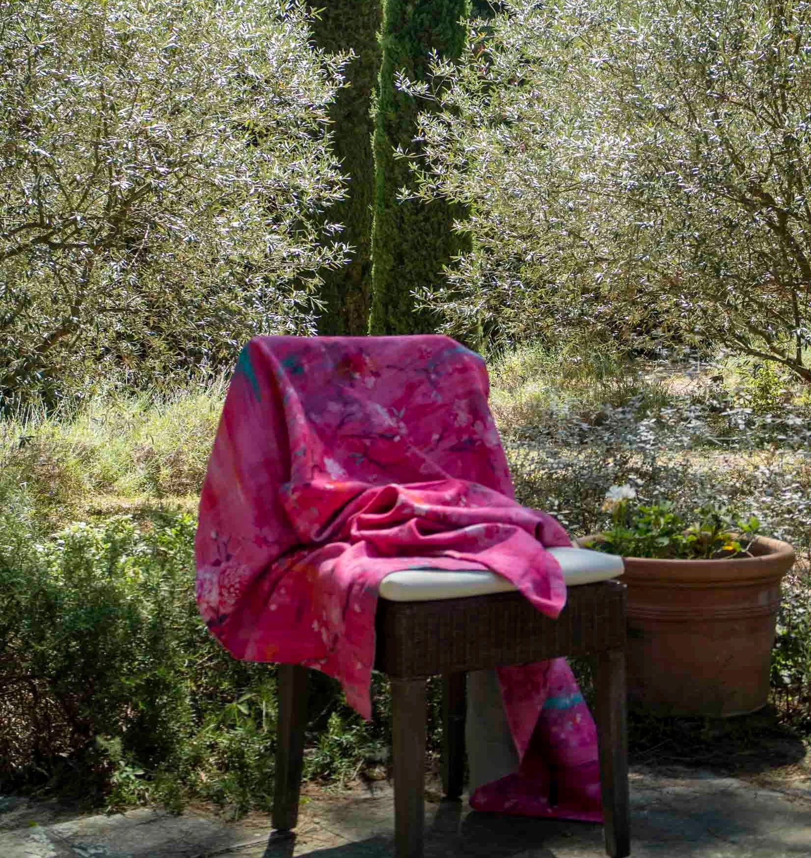 perfumespinkchair4.jpg