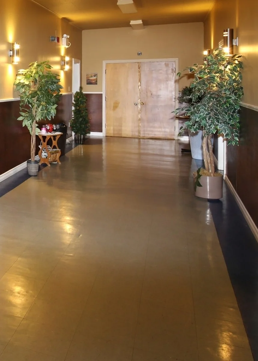 hallway 1830.jpg