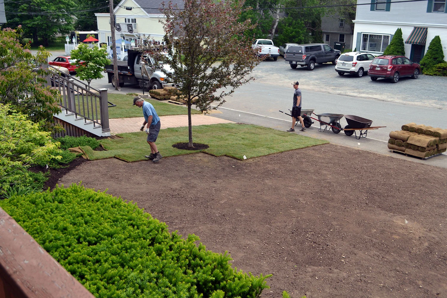 The lengths of sod went together in a staggered pattern.