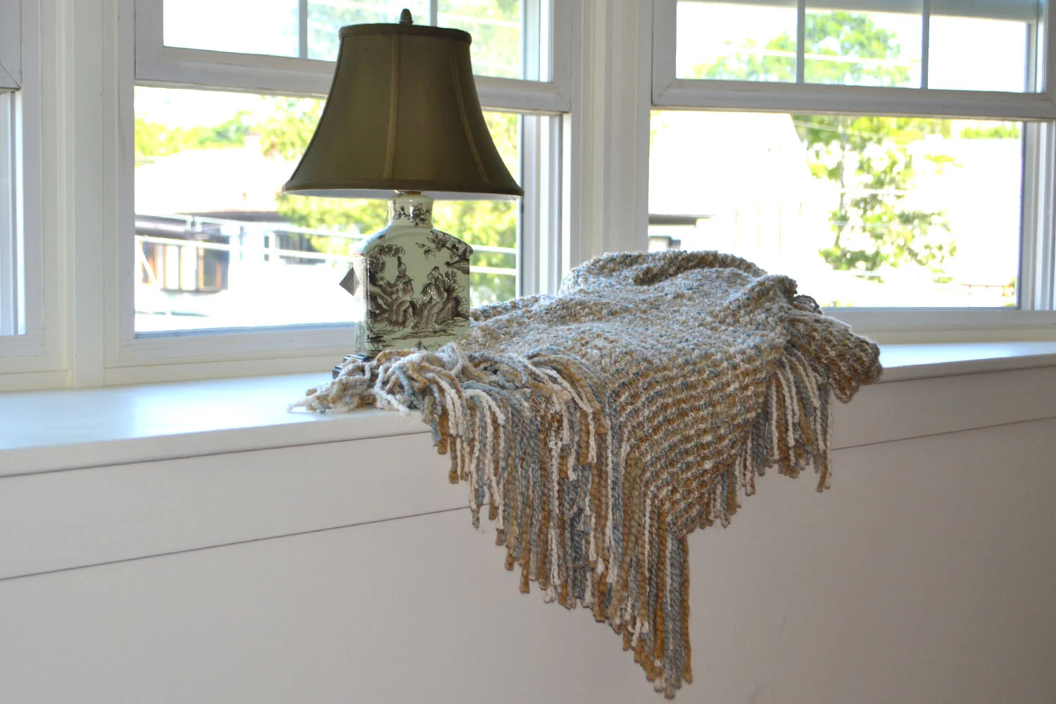 Table Lamp & Throw