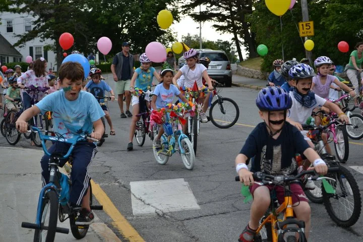 Maneuvering along the 2011 parade route…