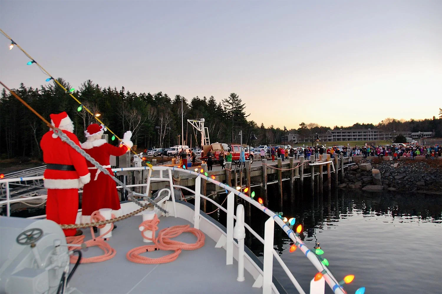 Santa and the Mrs. aren’t the only one’s who will enjoy a cruise on the Sunbeam this Christmas season…