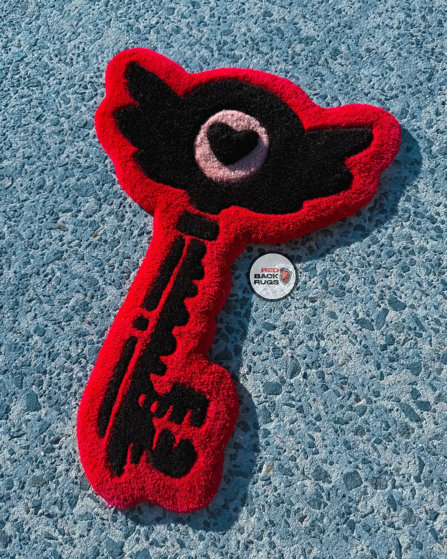 Hazbin Hotel Key ποΈπ₯
The carving process of this was veeery tedious but as always extremely satisfying
I decided to use the @all_things_effy Extra Long Pile tufting gun to make the heart stick out! I also used the AK-V tufting gun to tuft this wh